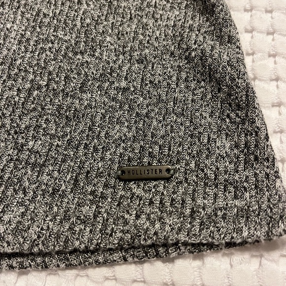 HOLLISTER - Gray Knit Long Sleeve Top - Picture 7 of 7